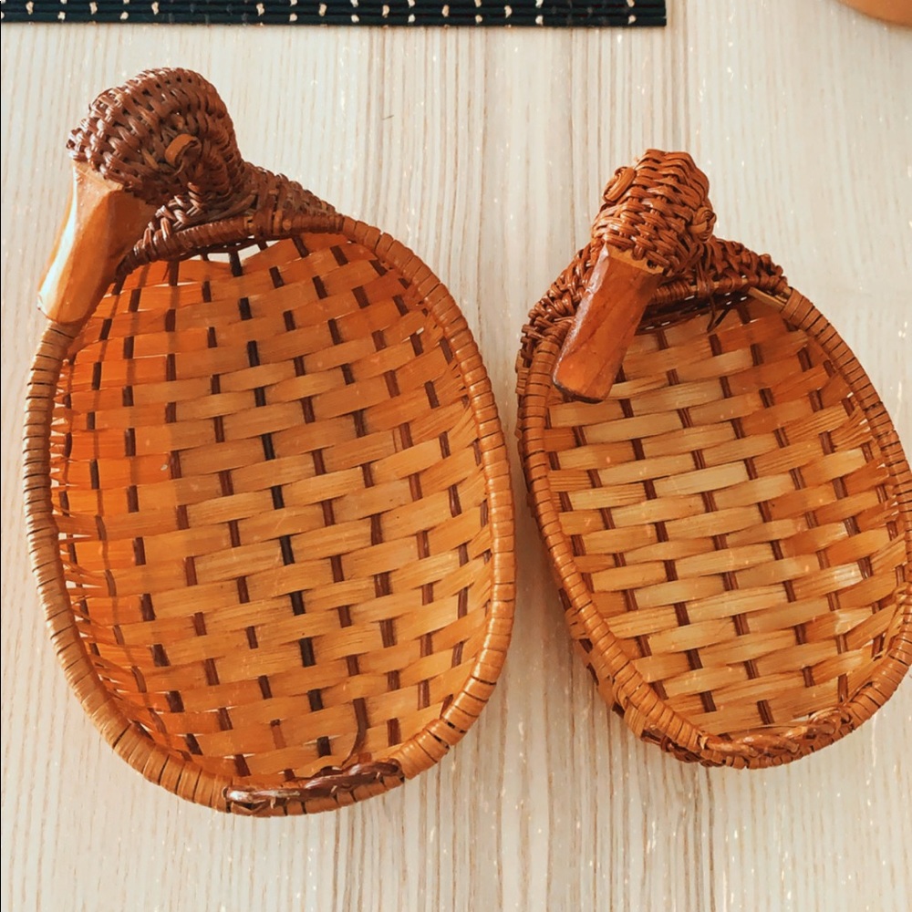 Wicker duck basket